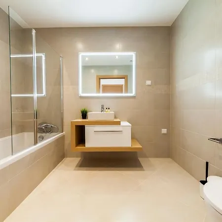 B60 - Galvao Apartment C In Lagos *