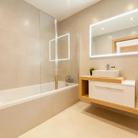 B60 - Galvao Apartment C In Lagos